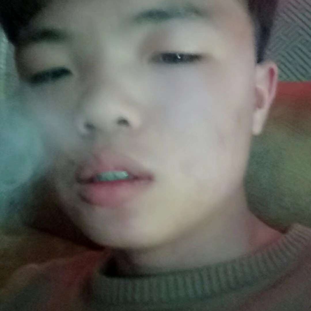 喜欢玩球的照片