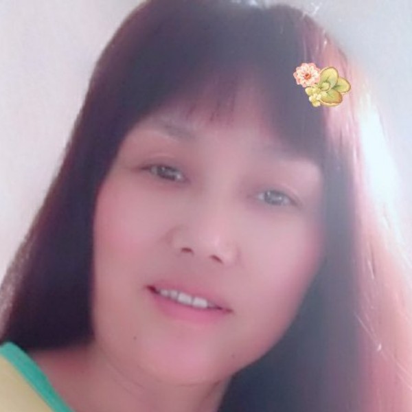 顺心浅吻樱桃的照片