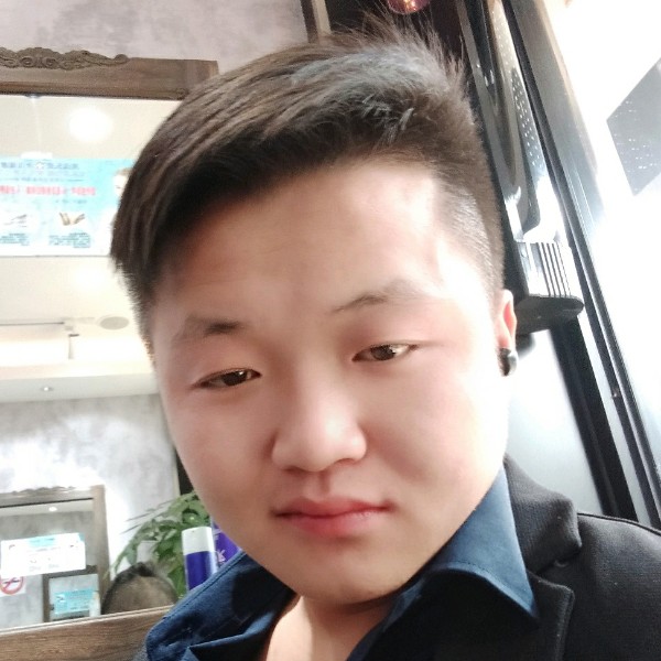背包激动的照片