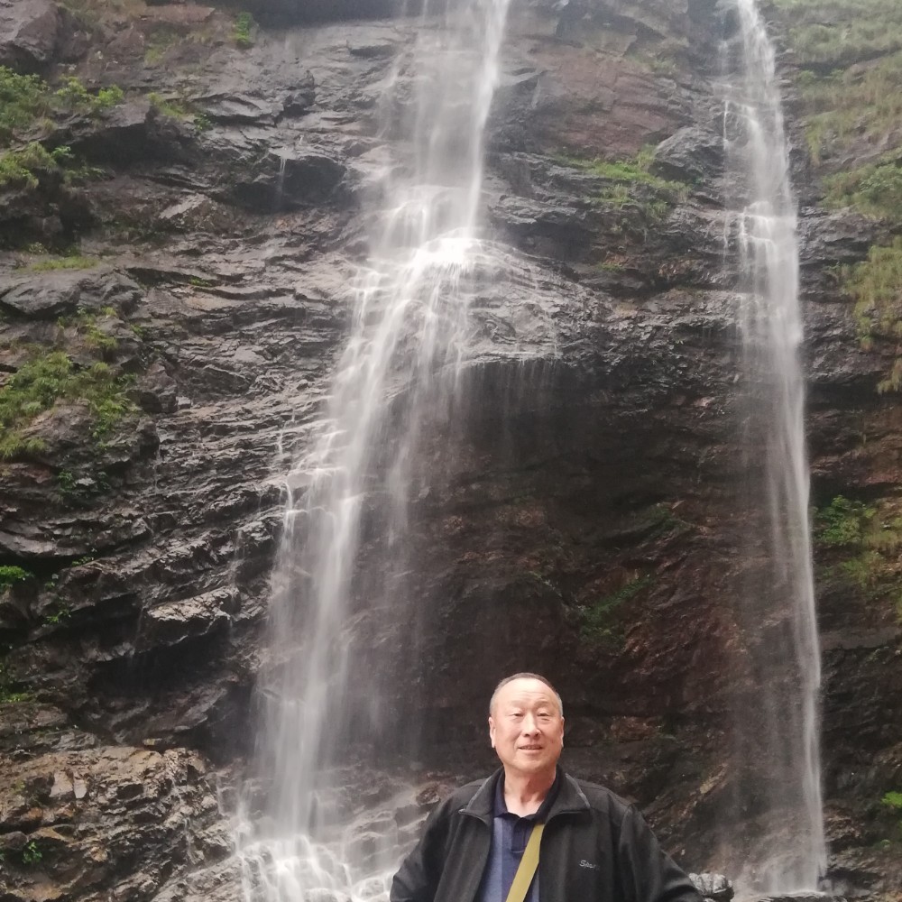 离歌暧昧的照片