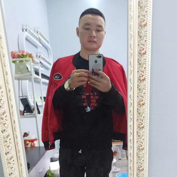 小馒头踢小巧的照片