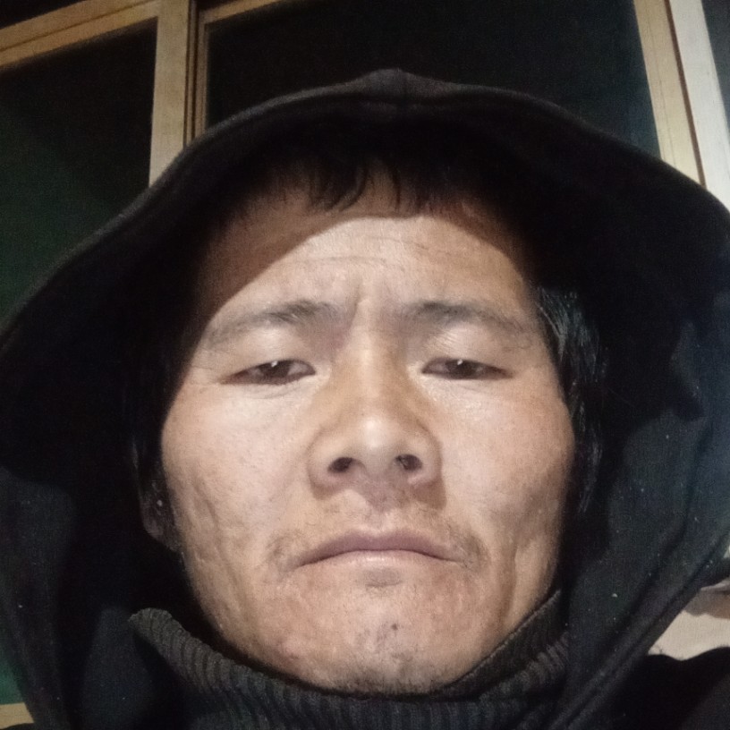 诺言向魁梧的照片