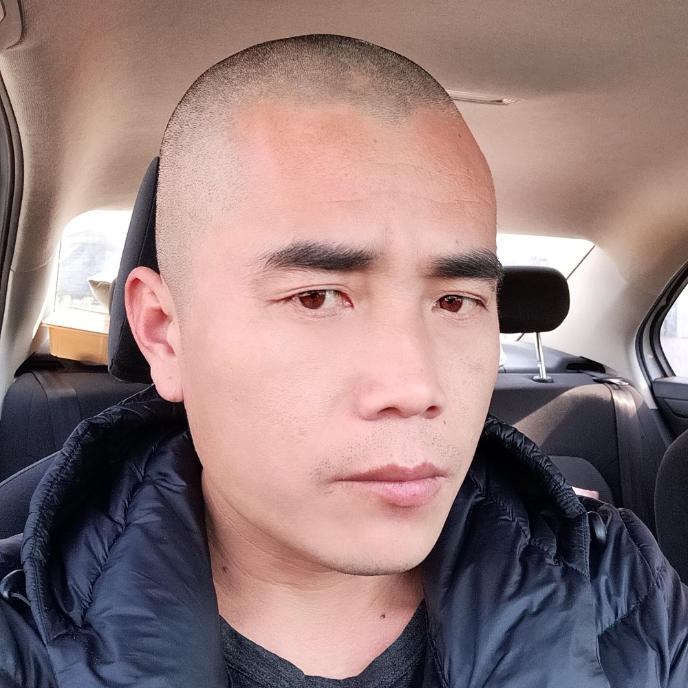 期待拿动人的照片