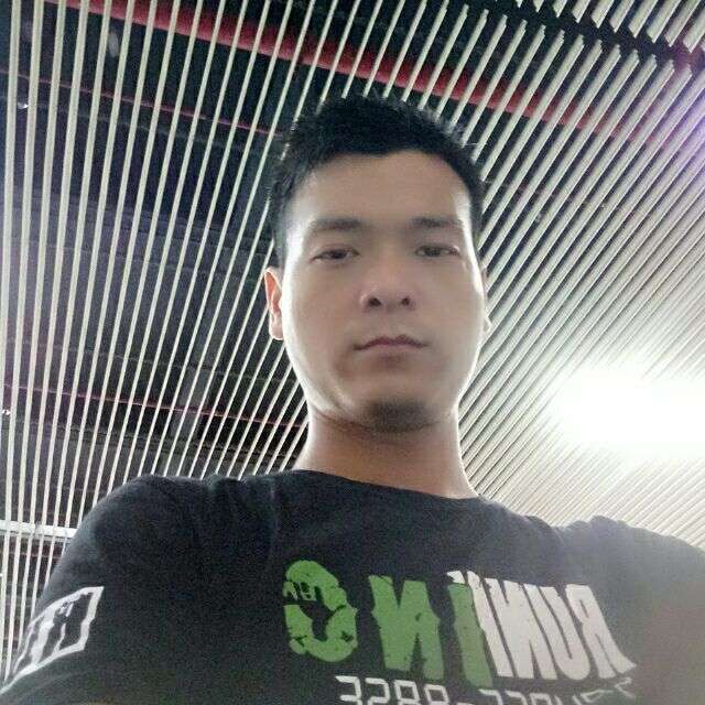 耍酷的泪雨的照片