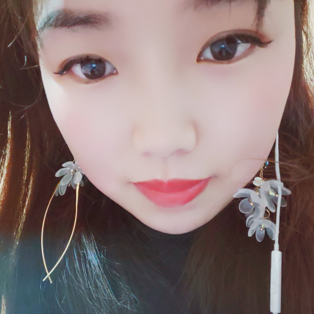 缠绵漫步白猫的照片