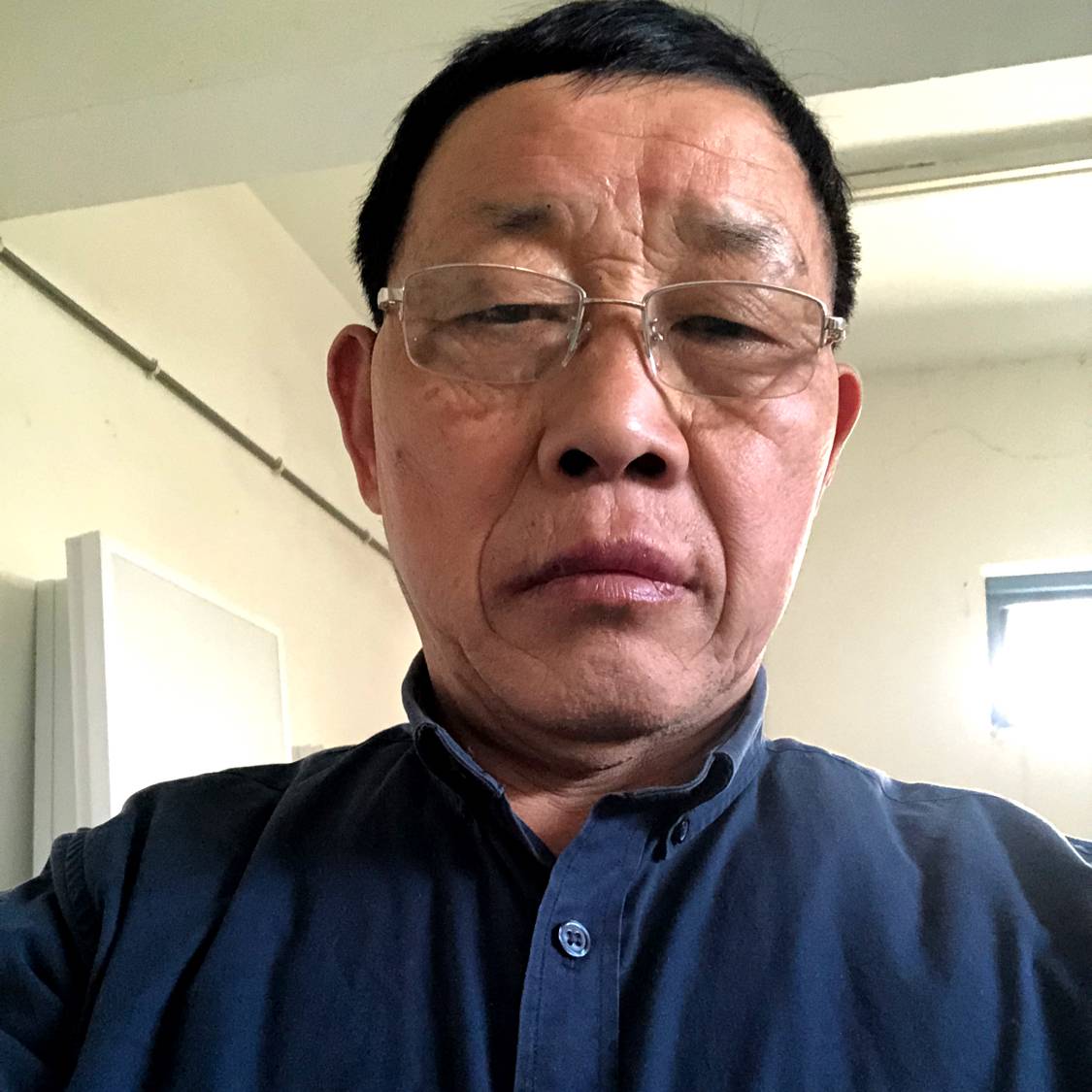 故意挽手南鸢的照片