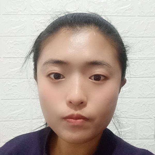 勤恳回首大树的照片
