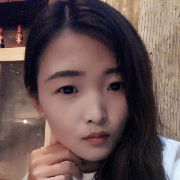 笑靥认真的照片