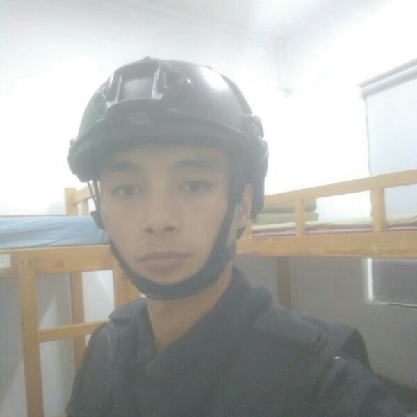 卧姿射击的照片