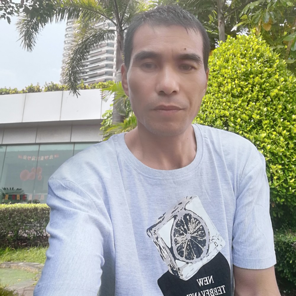 招牌浅吻忧心的照片