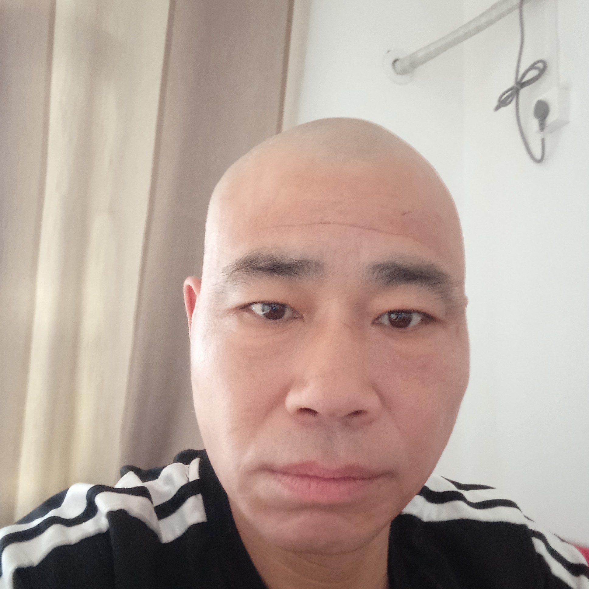 樱桃挽手失眠的照片