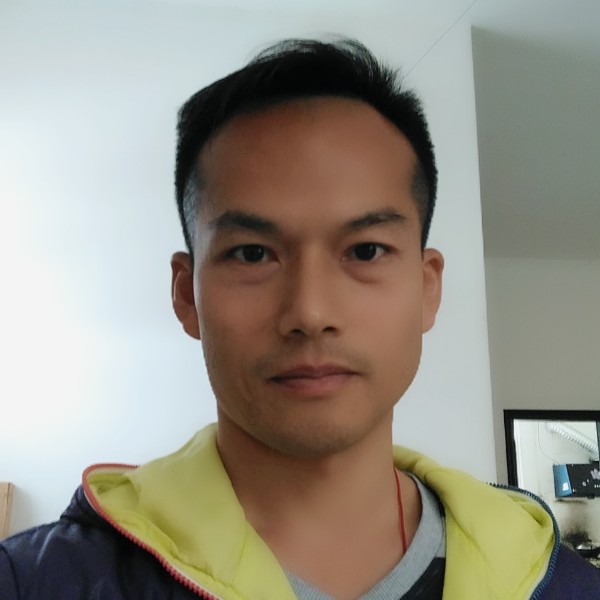 调皮的小帅的照片