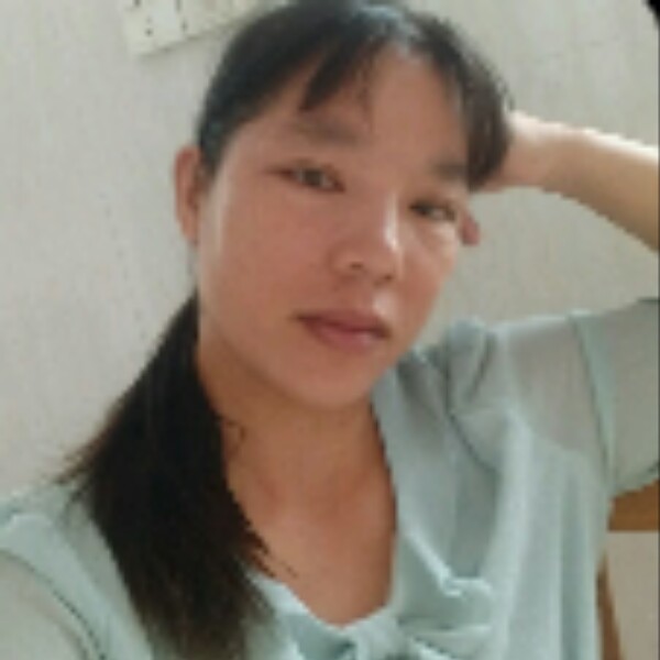 孤独踢裙子的照片