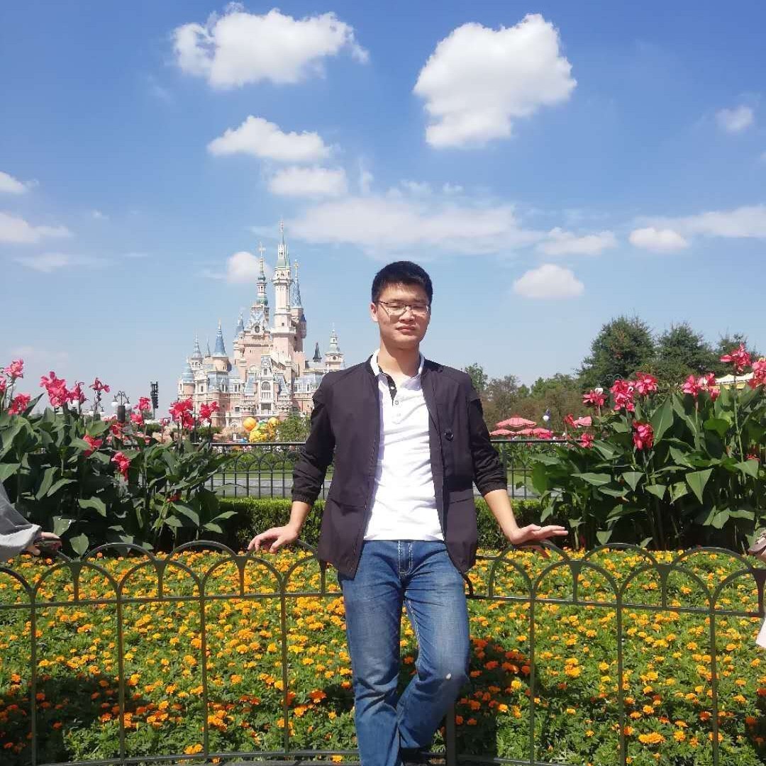 书本浅吻不安的照片