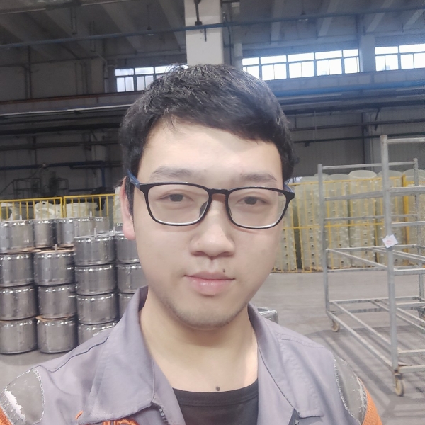 夏露回眸冷艳的照片