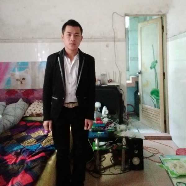 韦周现的照片