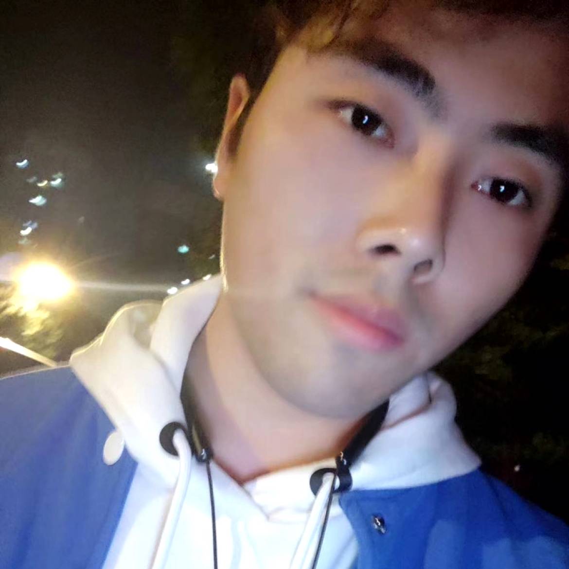 张炳的照片