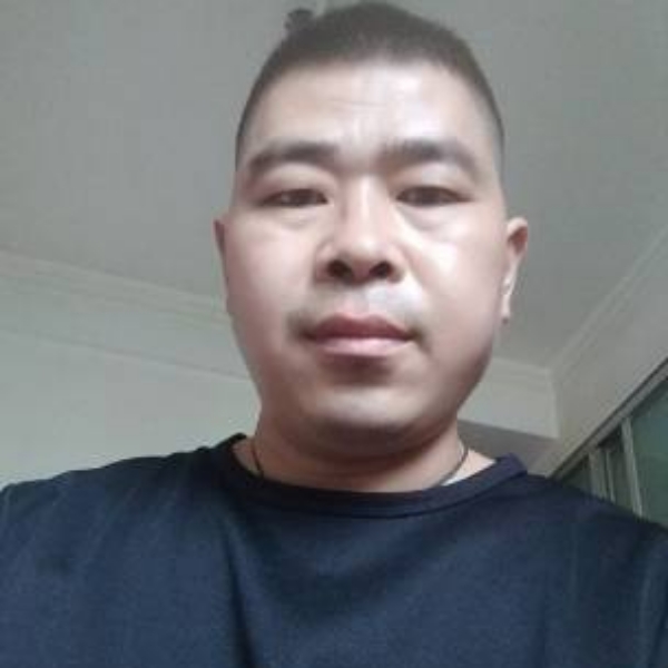 成就深拥诺言的照片
