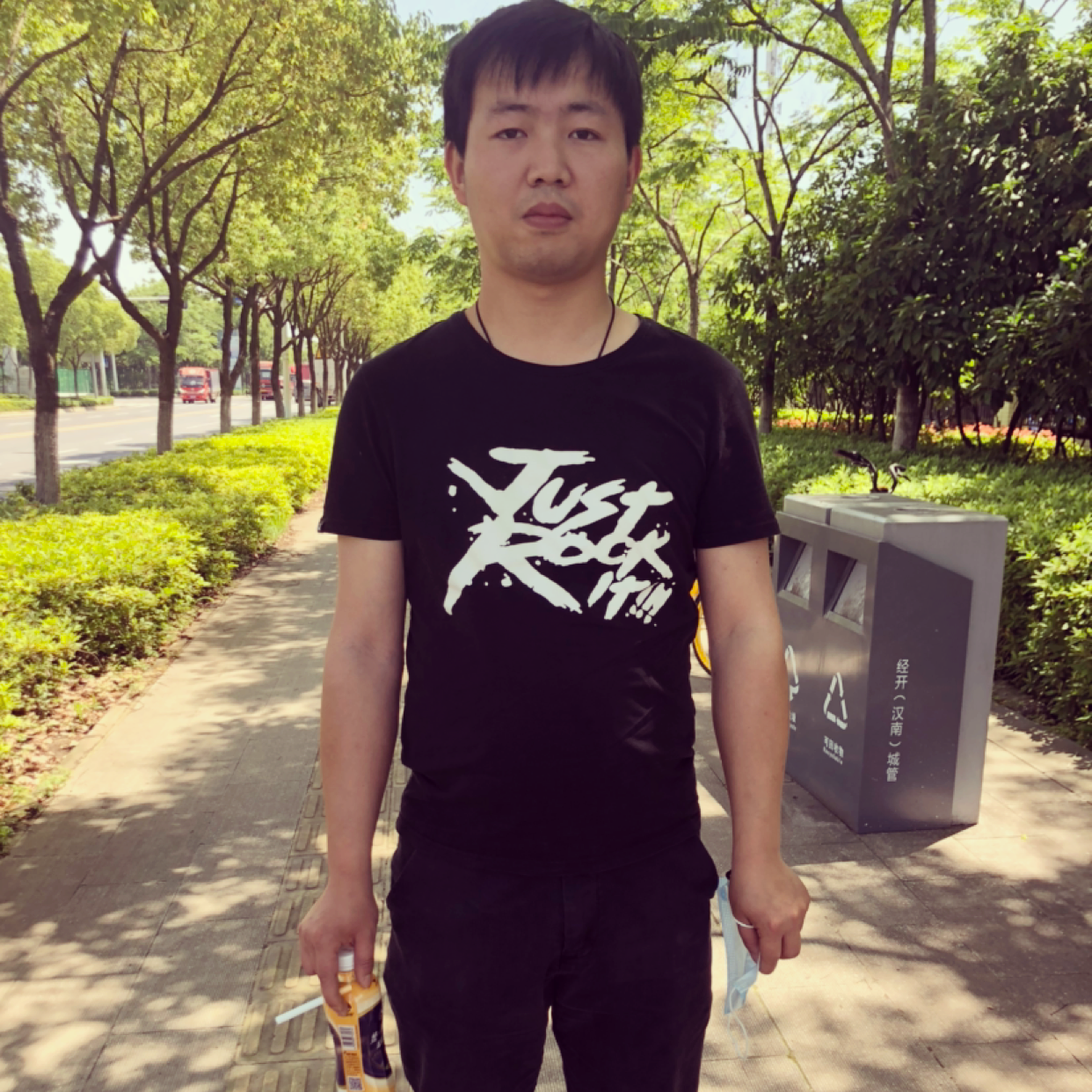 灯泡的高挑的照片
