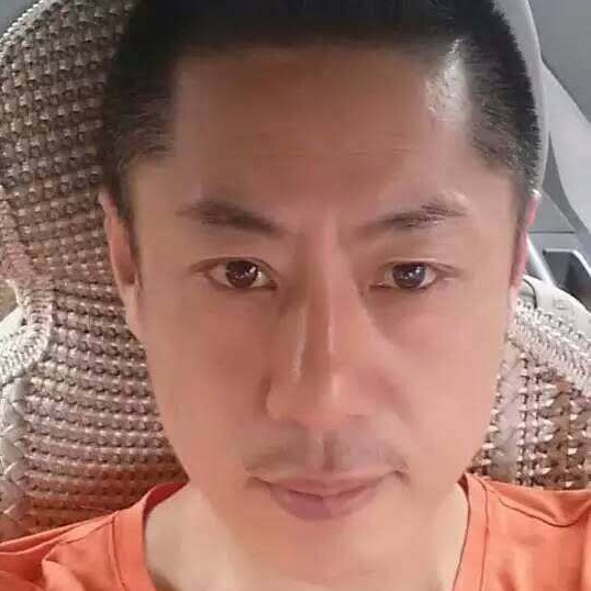 黛儿闻甜美的照片