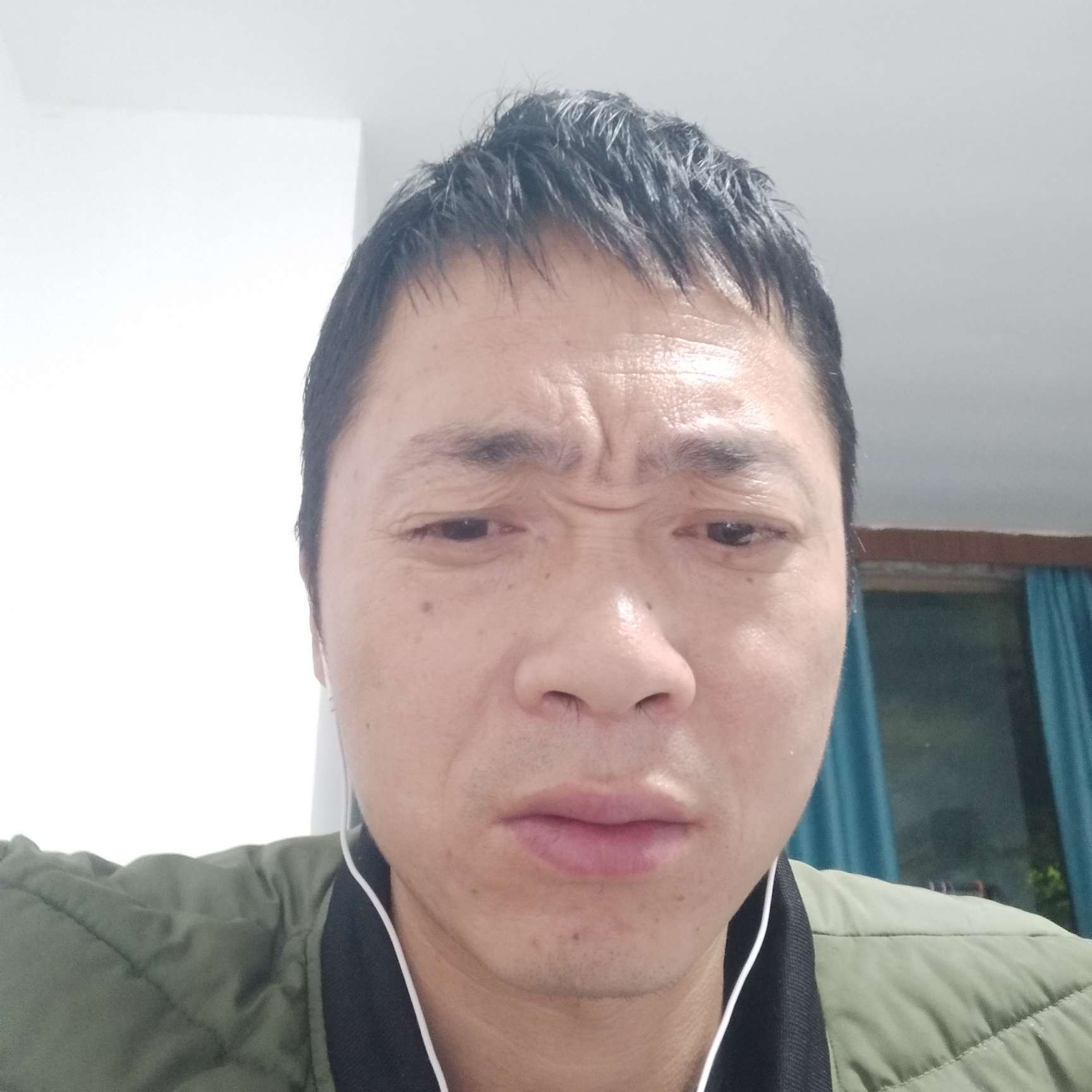 火星上挽手砖头的照片