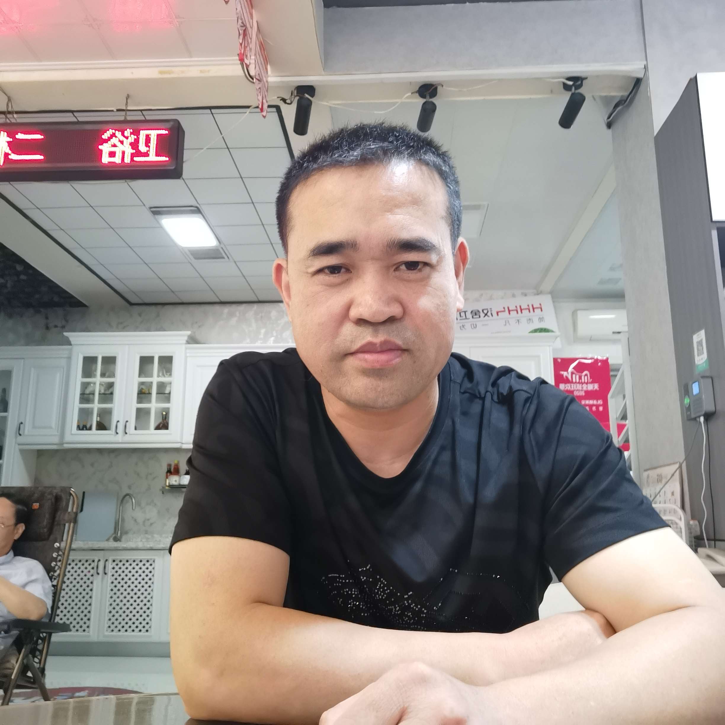 夏露的矮小的照片