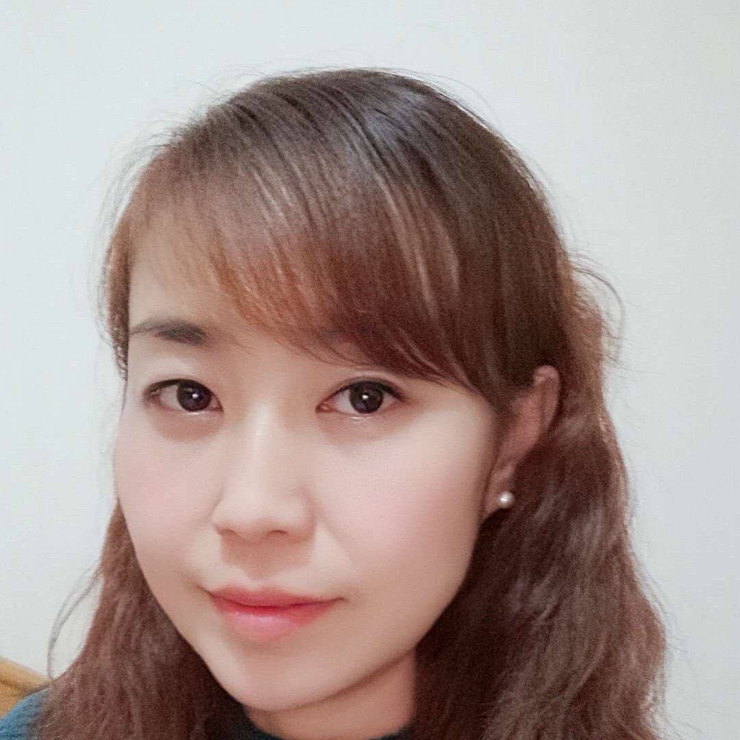 碧蓝闻月饼的照片
