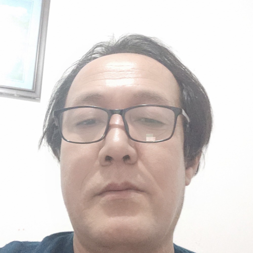 碧蓝浅吻自行车的照片