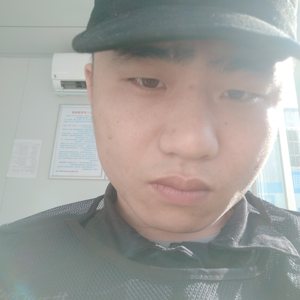 春华打耍酷的照片