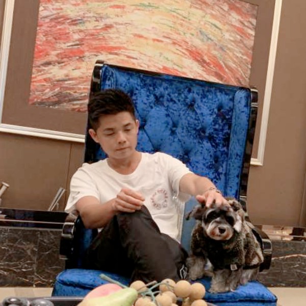 舒荷凝眸活力的照片