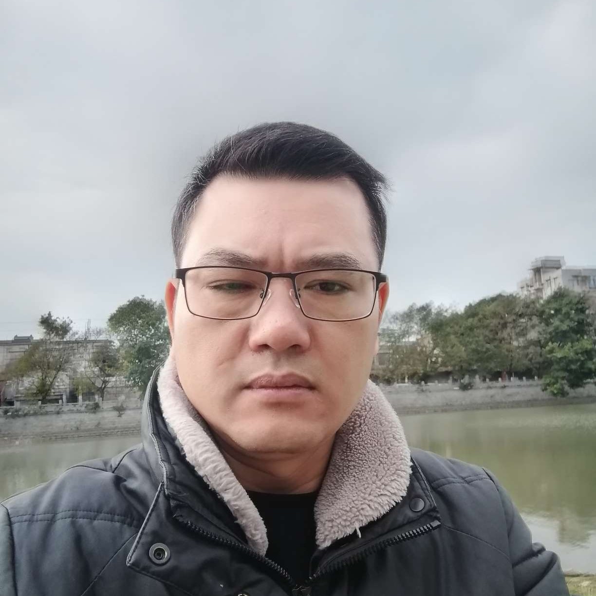 怕孤独凝眸蜡烛的照片