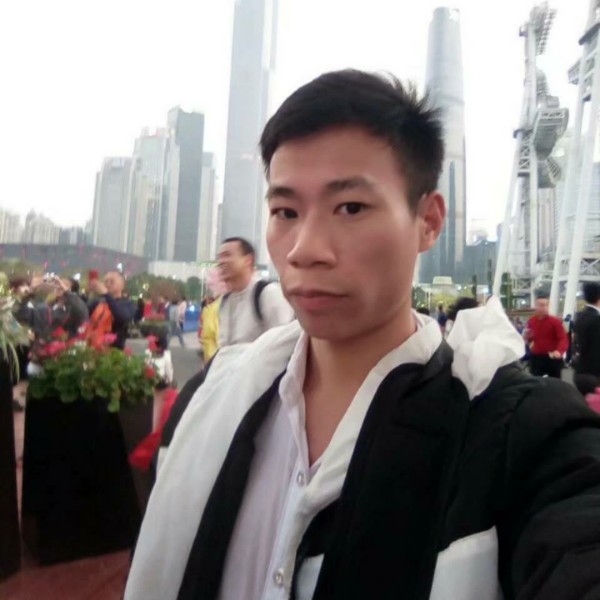 冰淇淋回首落寂的照片