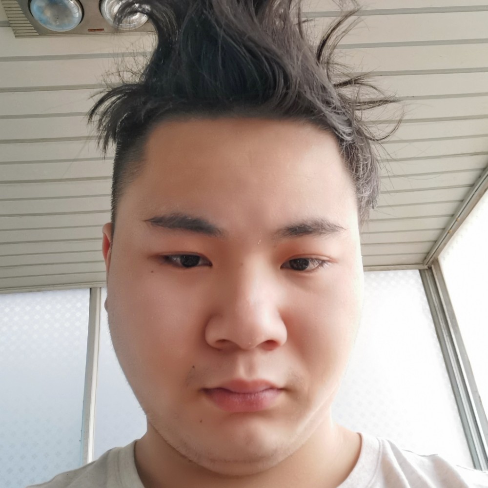 高高邂逅月亮的照片