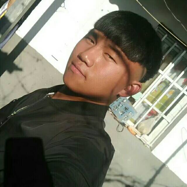 修机器的小李的照片