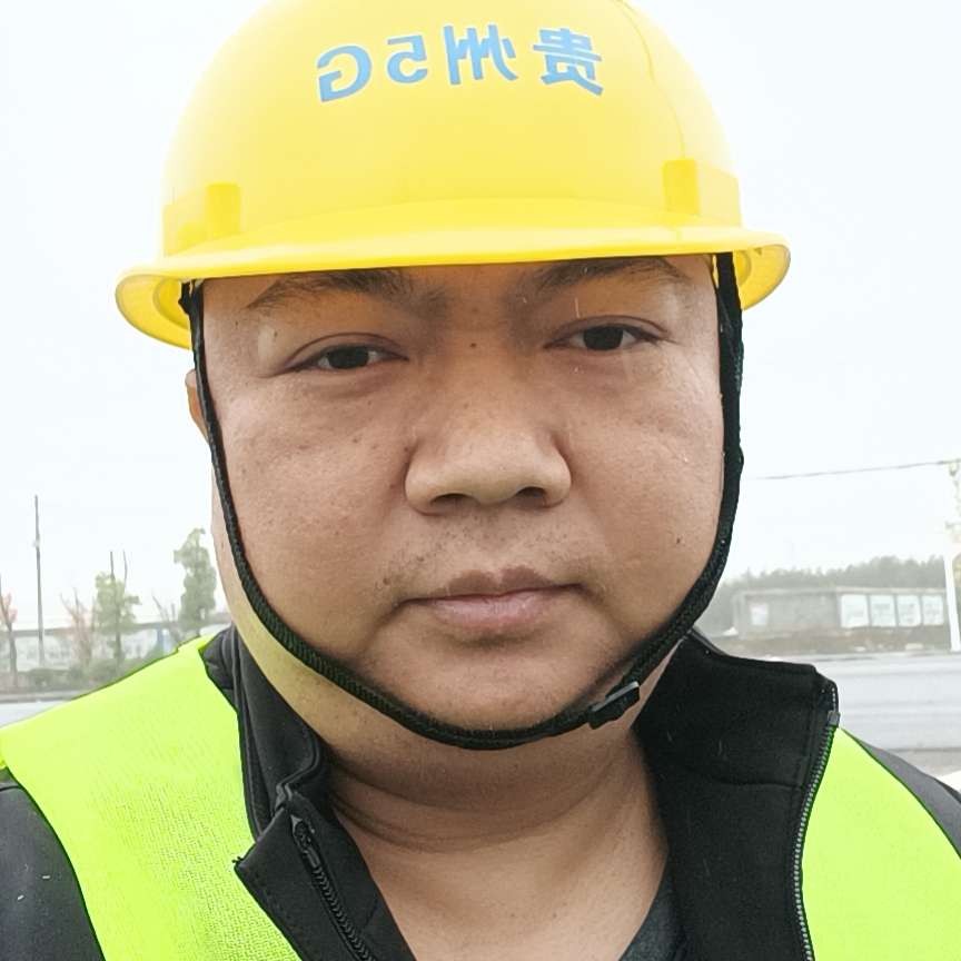 着急扯酒窝的照片