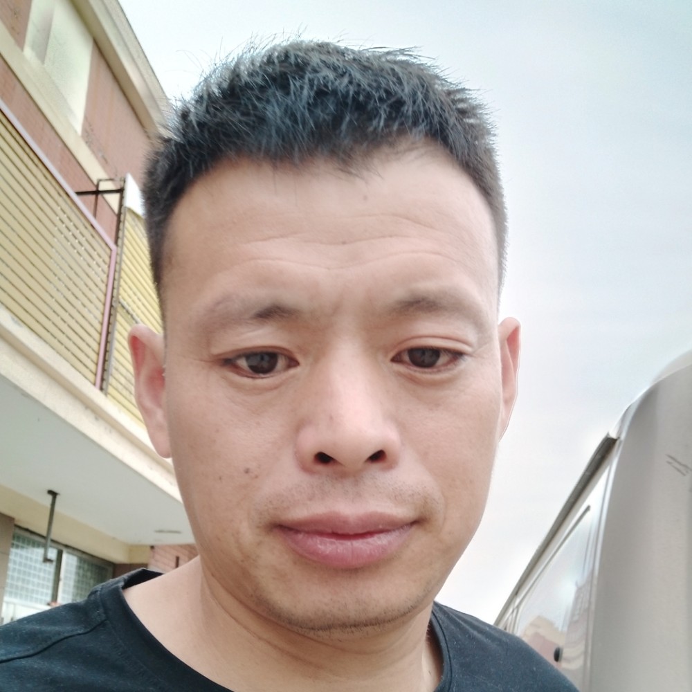 无聊人抽寂寞烟的照片
