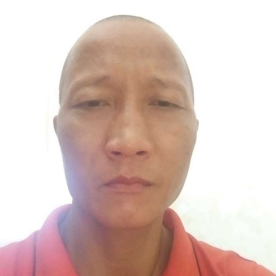两段婚姻伤透心人的照片