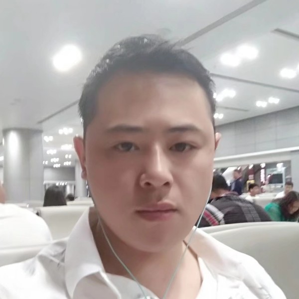 夕阳西下的人的照片