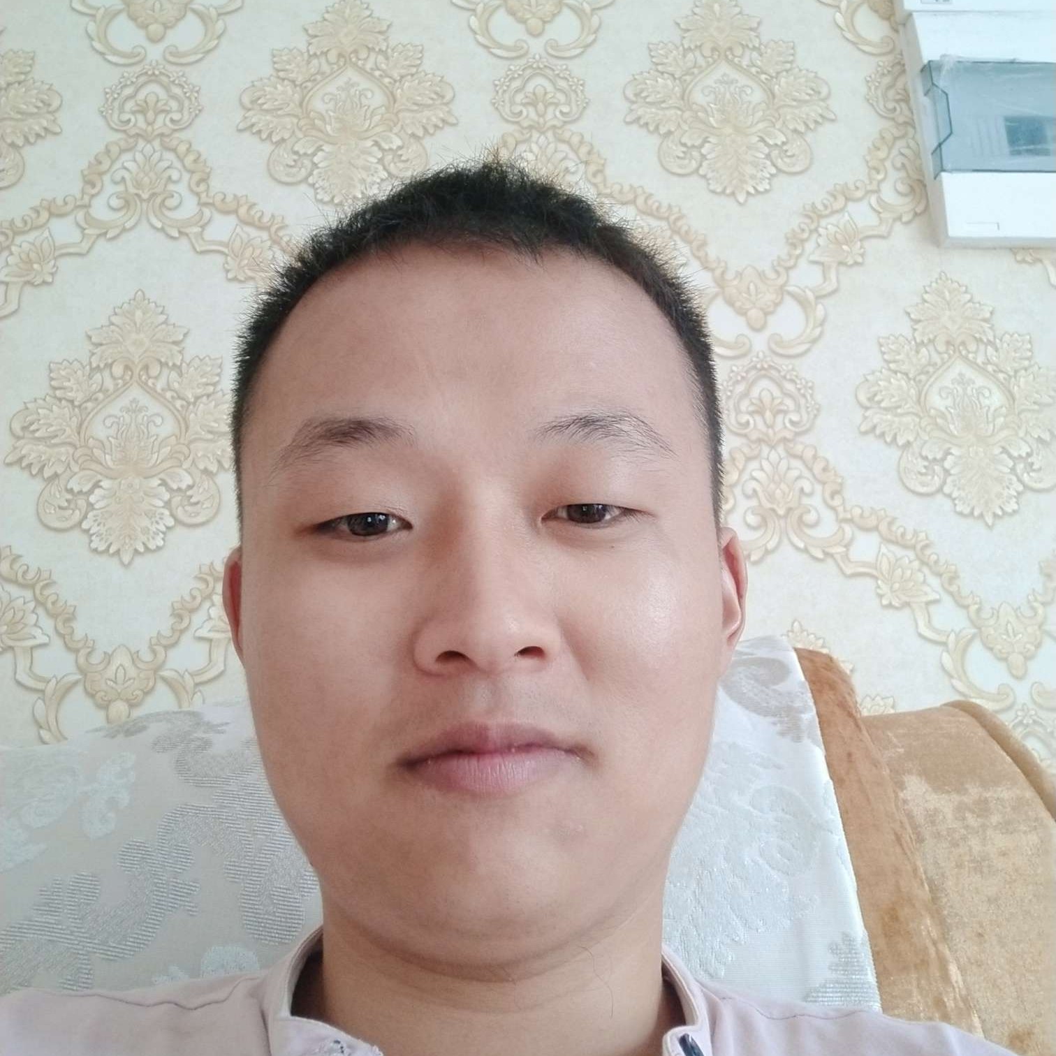 丁乾坤的照片