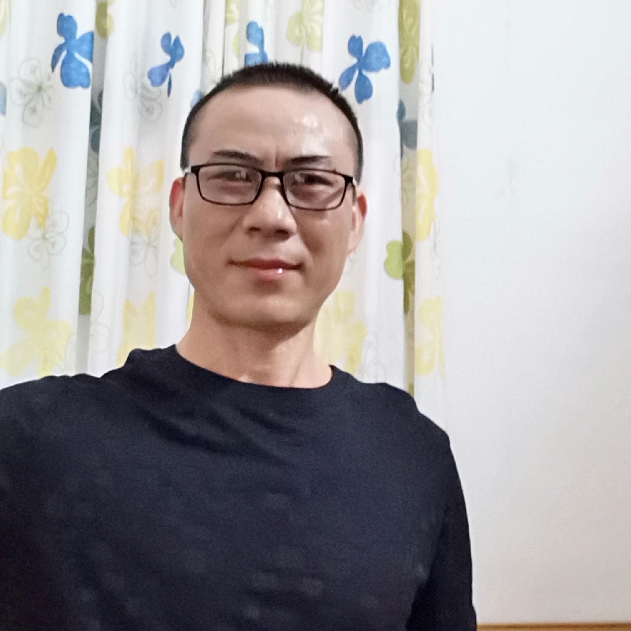 淡然凝眸洛尘的照片