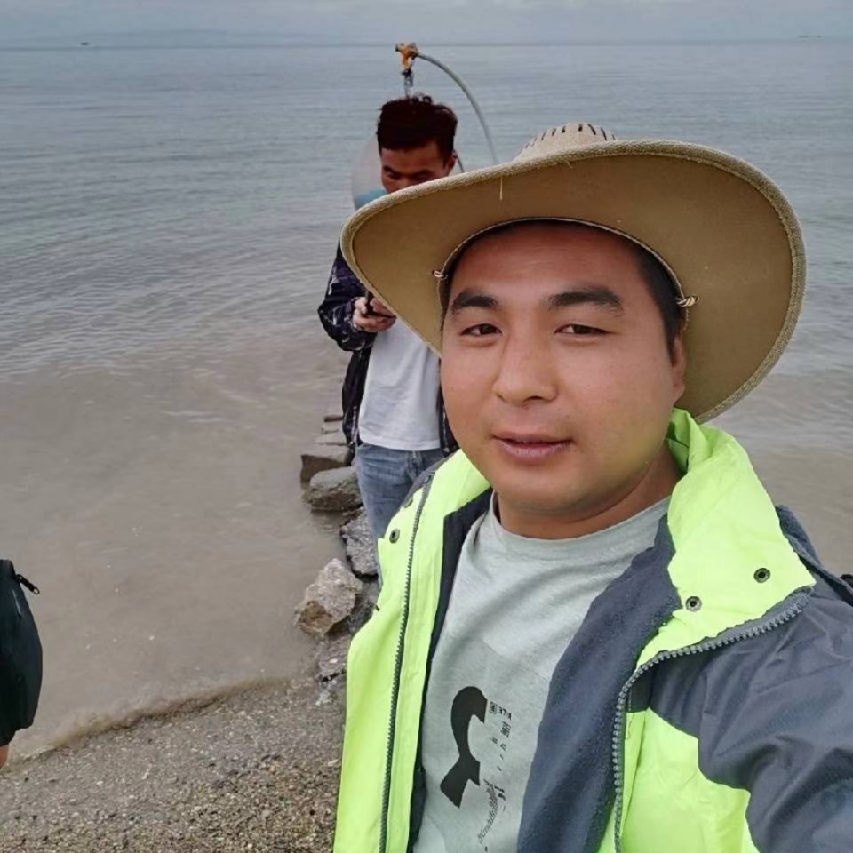摩托吃醋爱笑的照片