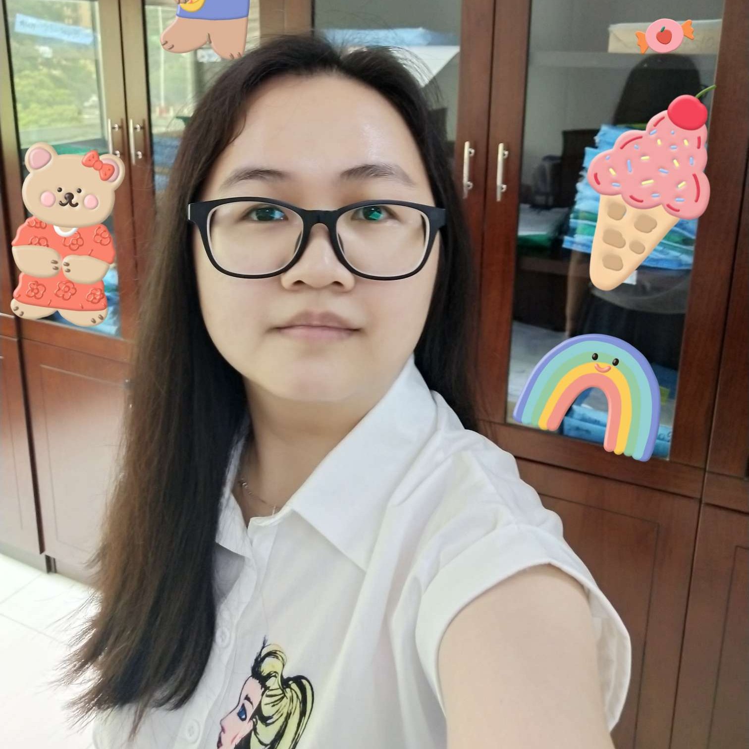 青铜色的鼎的照片