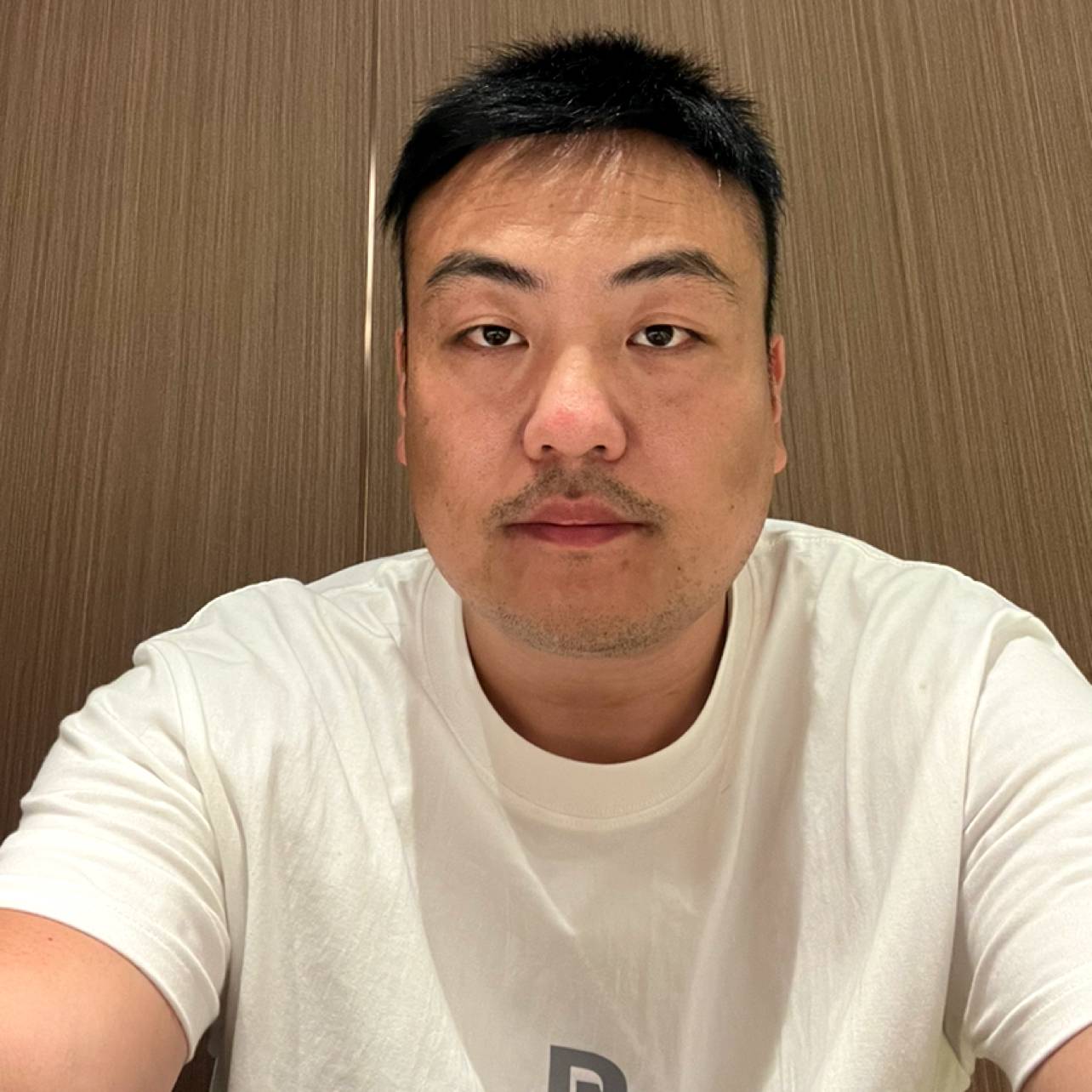 无庸，将自及的照片