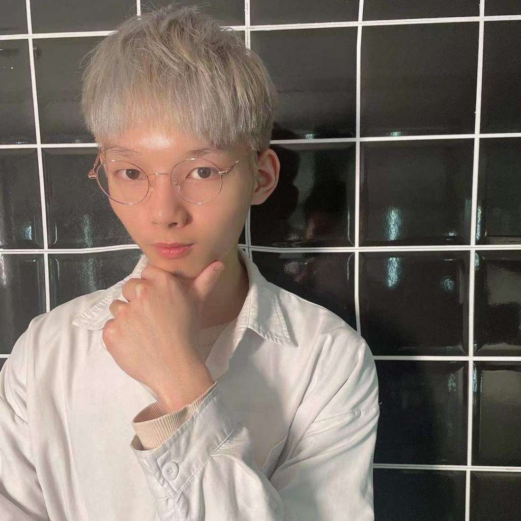 帅气的阿文的照片