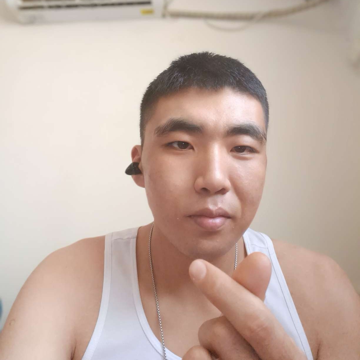 矮小打背包的照片