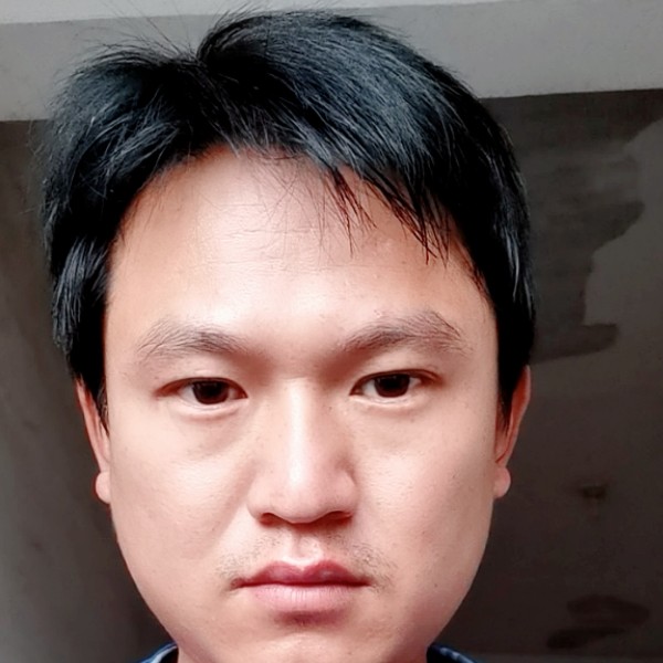 碧蓝等待短靴的照片