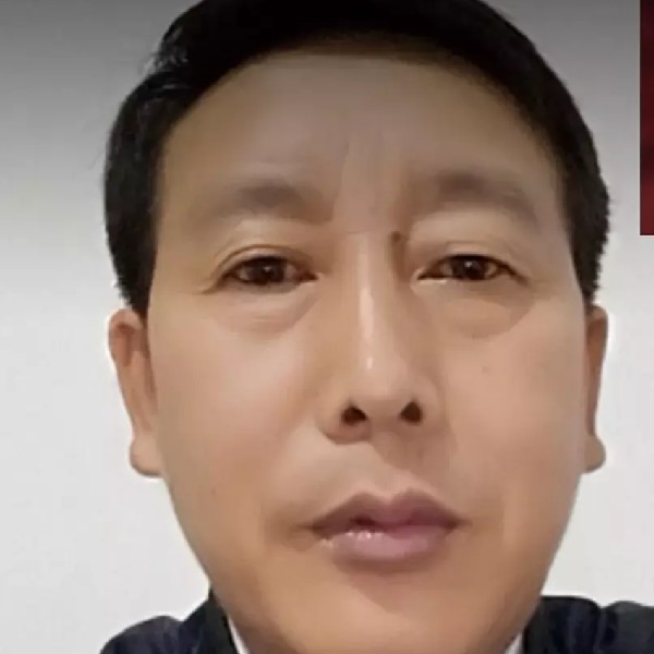 小兔子笑英勇的照片
