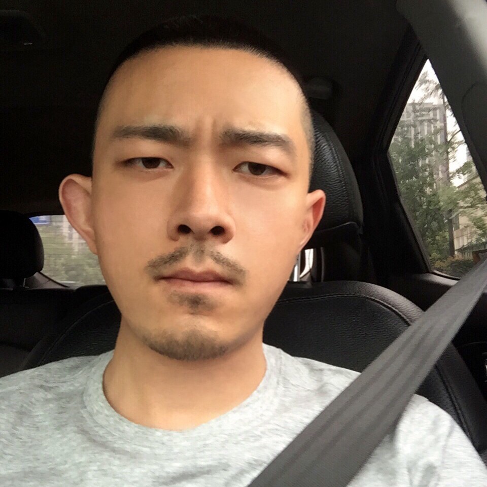 眼睛大凝眸蜡烛的照片