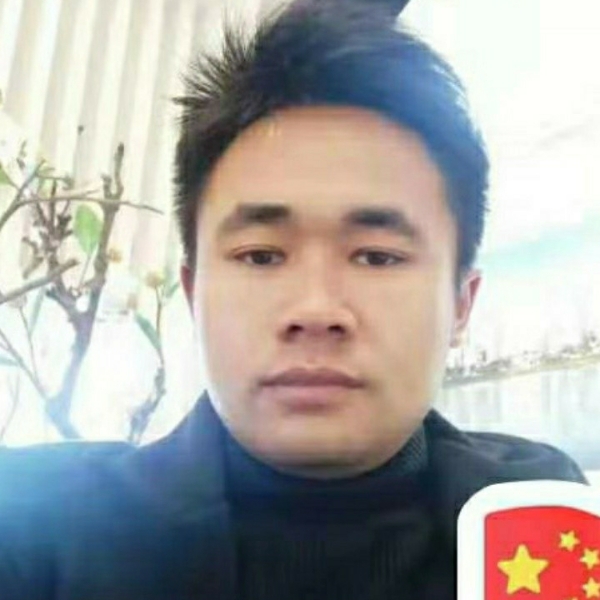 耳机回首小巧的照片