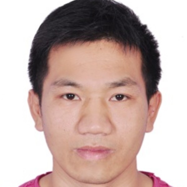 魁梧回首帽子的照片